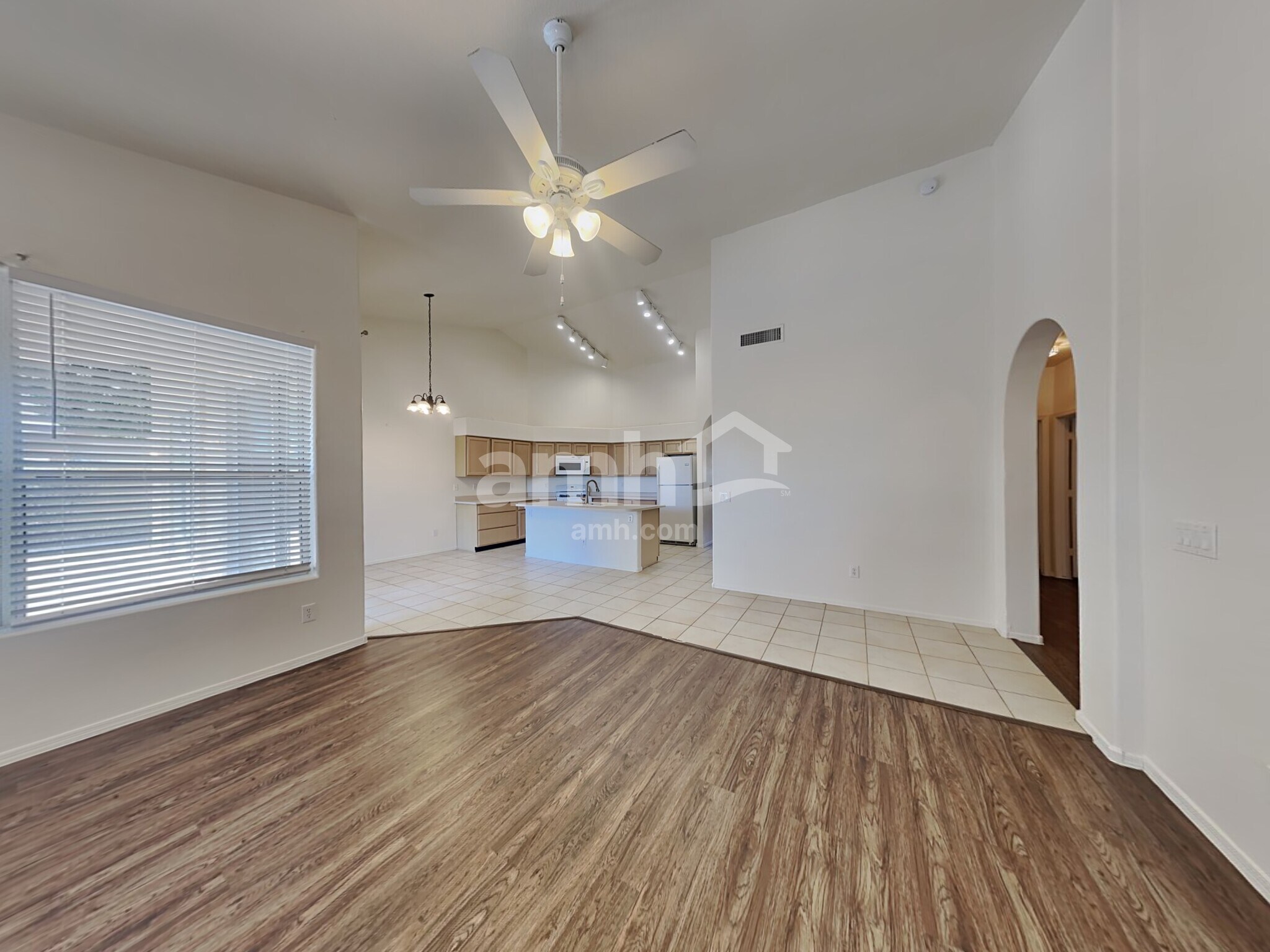 Building Photo - 13381 W Wilshire Dr