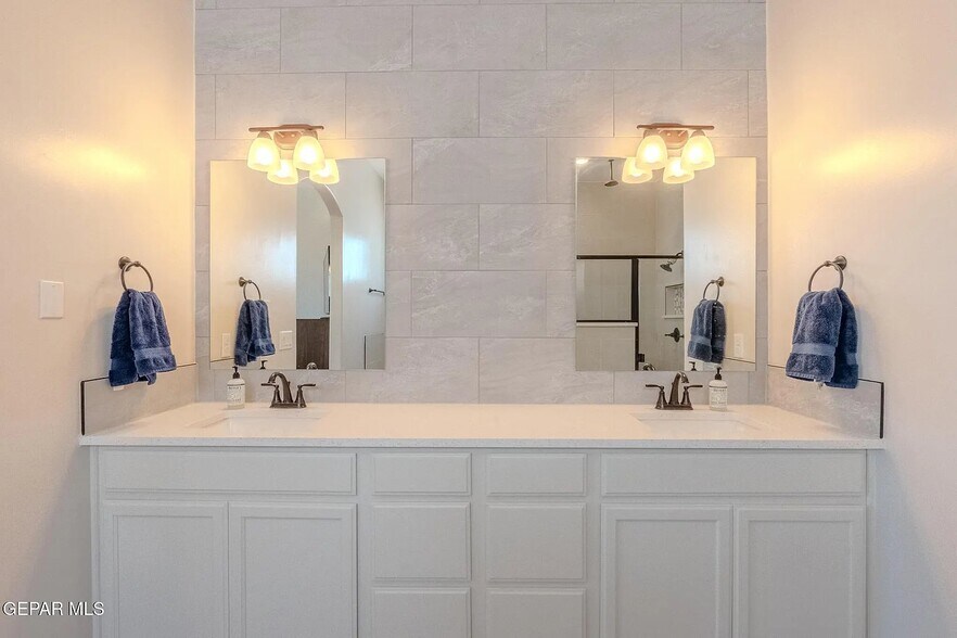 Building Photo - 13364 Emerald Glass Dr
