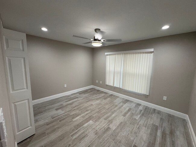 Building Photo - Newly remodeled 2 bedroom 1 bathroom duplex