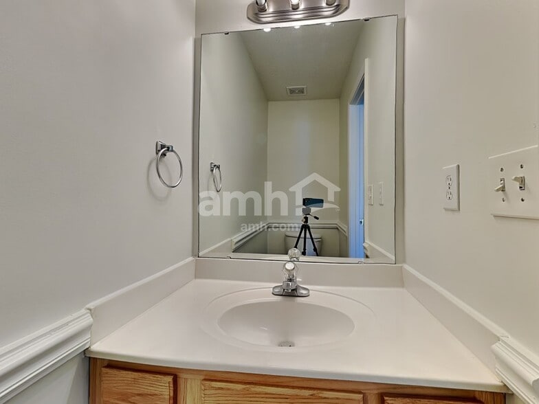 Building Photo - 9431 Isaac Hunter Dr