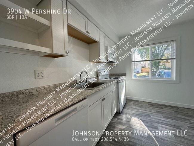 Building Photo - 3904 Pershing Dr