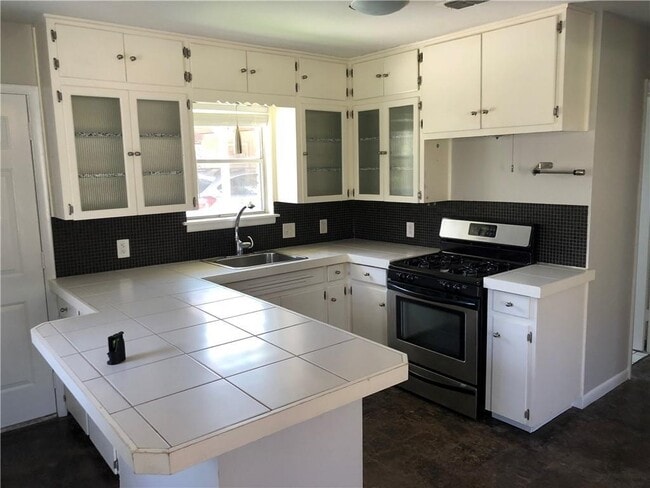 Building Photo - 4015 Lewis Ln