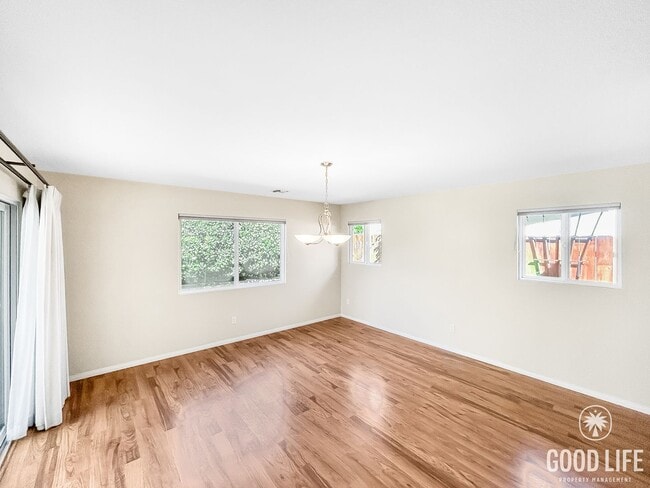 Building Photo - Beautiful 4BD/2BA W/ Large Backyard, AC, and Attached Garage in Clairemont!