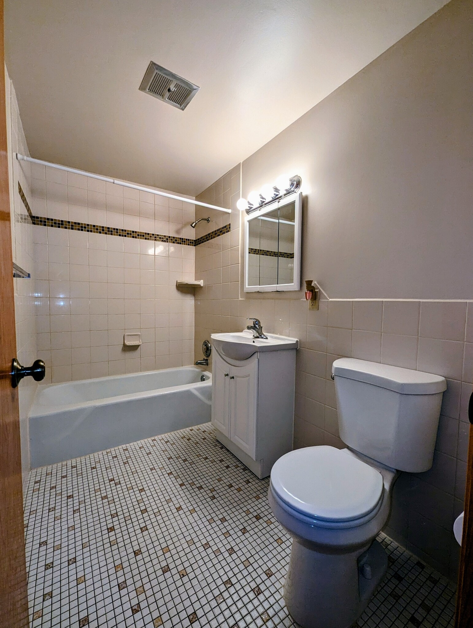 Building Photo - 807 W 3rd St