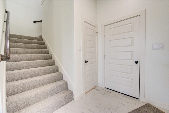 Building Photo - 2919 El Fenice Ln