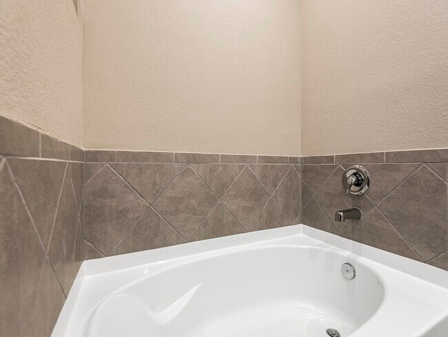 Building Photo - 9278 Inland Leather Ln