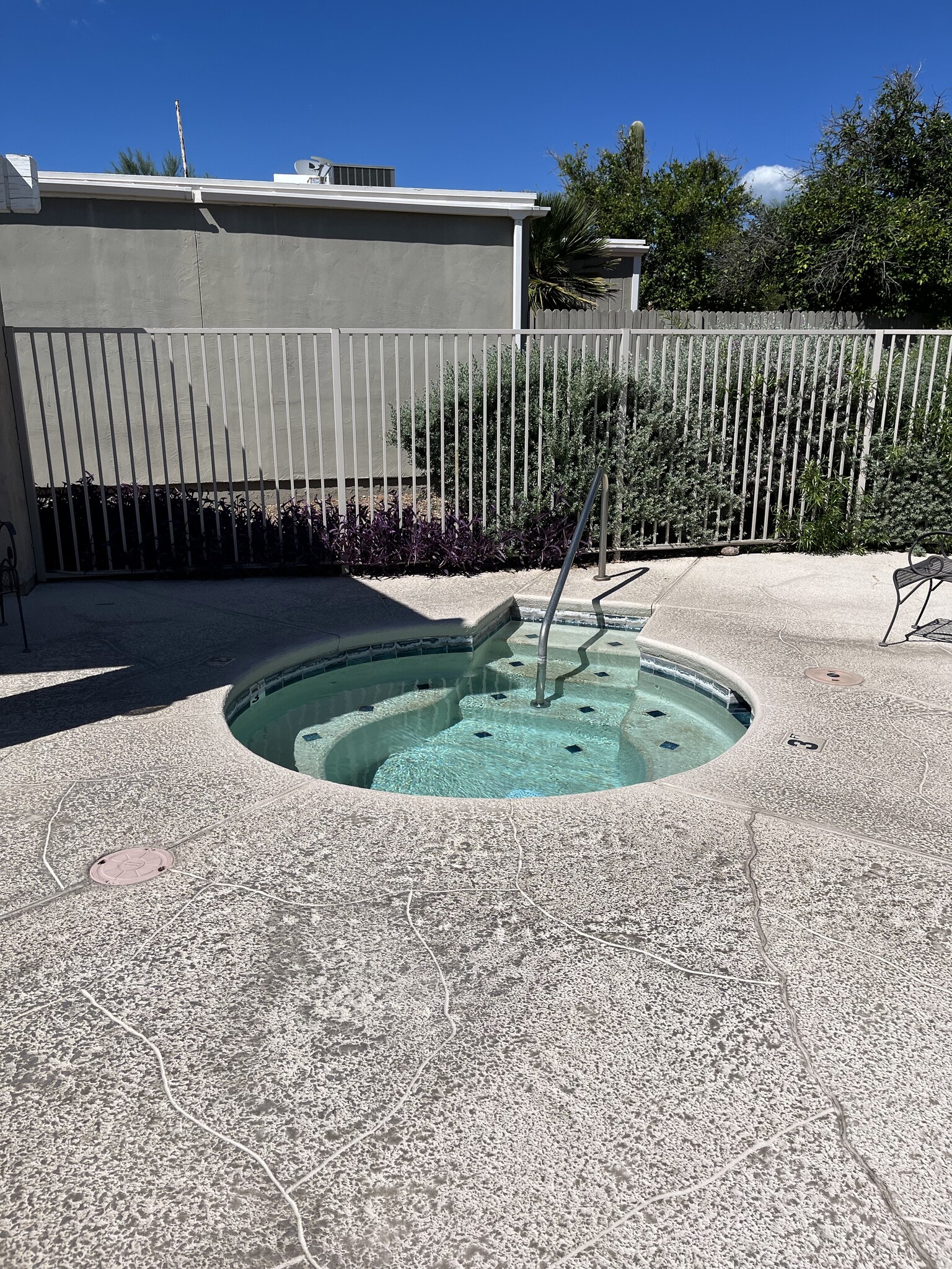 Hot tub - 6374 N Willowhaven Dr
