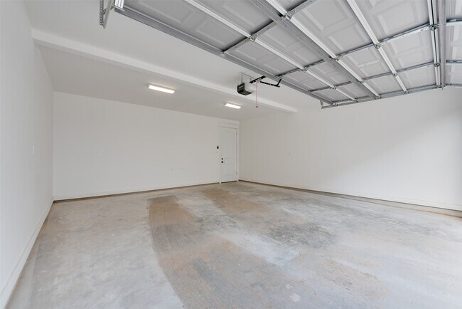 Building Photo - 425 W 21st St