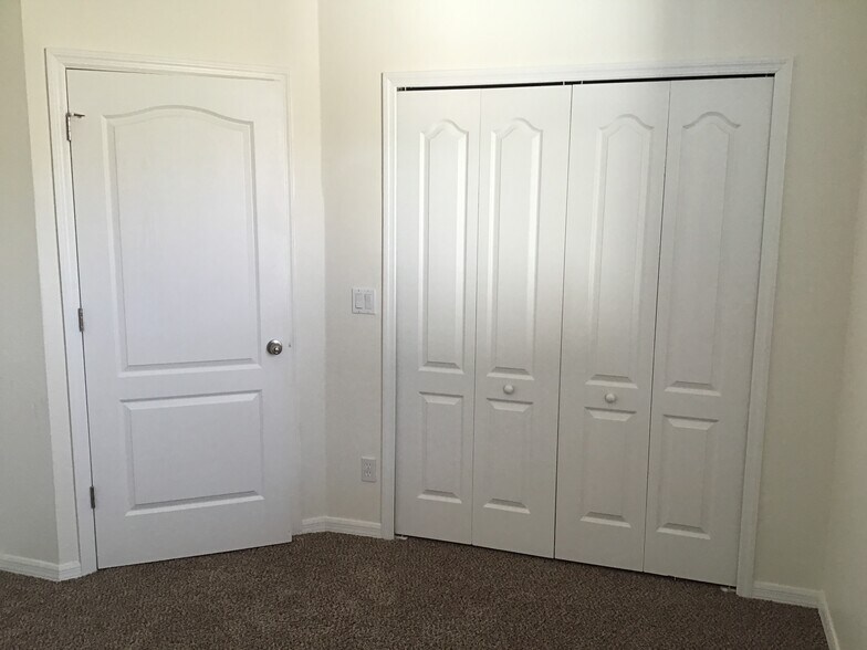 Building Photo - 3961 Long Branch Ln