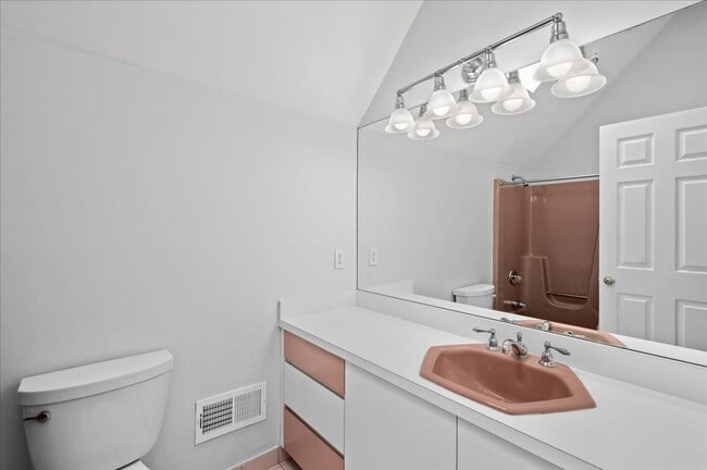 Building Photo - Spacious 4 Bedroom 4.5 Bath Rental in London Woods!