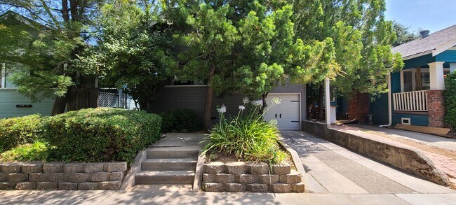 Building Photo - 2553 27th St