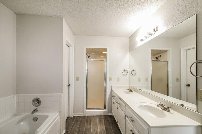 Building Photo - 8808 NW 85th Pl