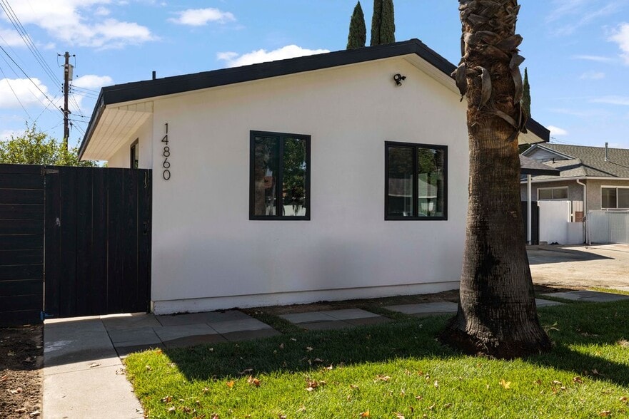 Building Photo - 14860 Envoy St