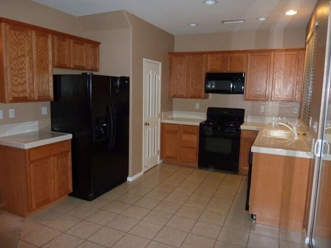 Building Photo - FOR RENT – Available January 10, 2026