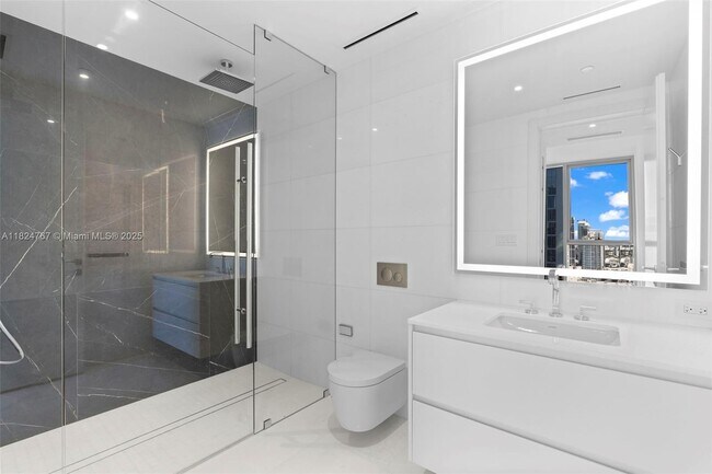 Building Photo - 300 Biscayne Blvd Way