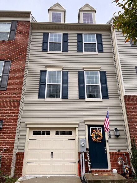 Building Photo - 8355 Daydream Cres