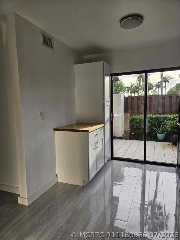 Building Photo - 5246 Fountains Dr S