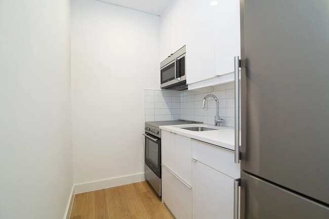 Building Photo - 59 Thompson St
