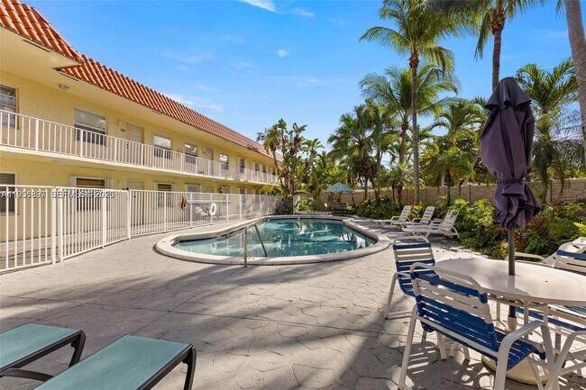 Building Photo - 1125 NE 16th Pl