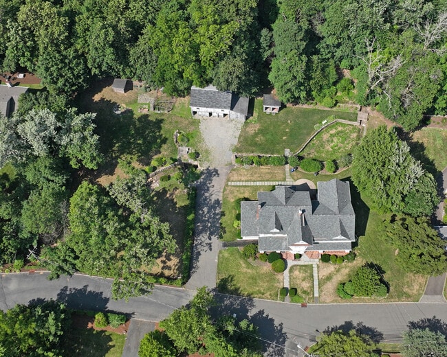 Building Photo - 62 Elm St