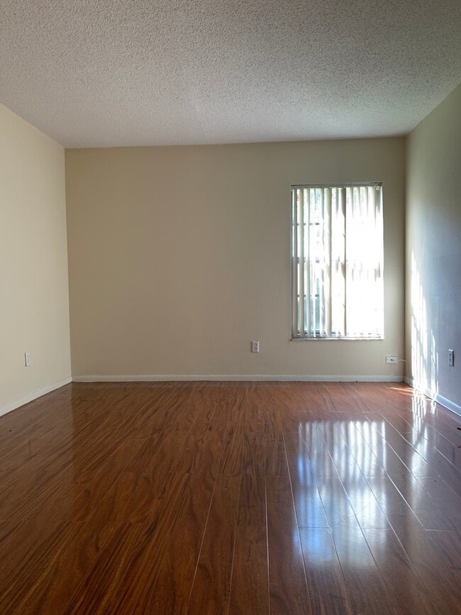Building Photo - 3bed/2bath off 42nd st by USF! Only $1580/...
