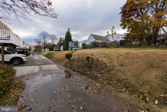 Building Photo - 52 Woodbine Rd