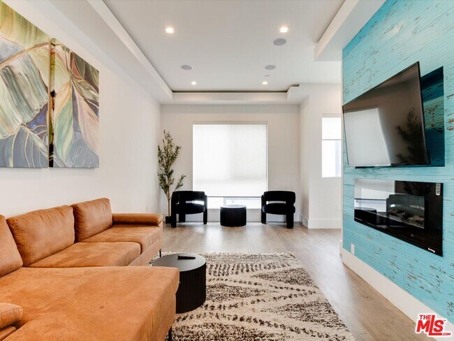 Building Photo - 4830 Pickford St