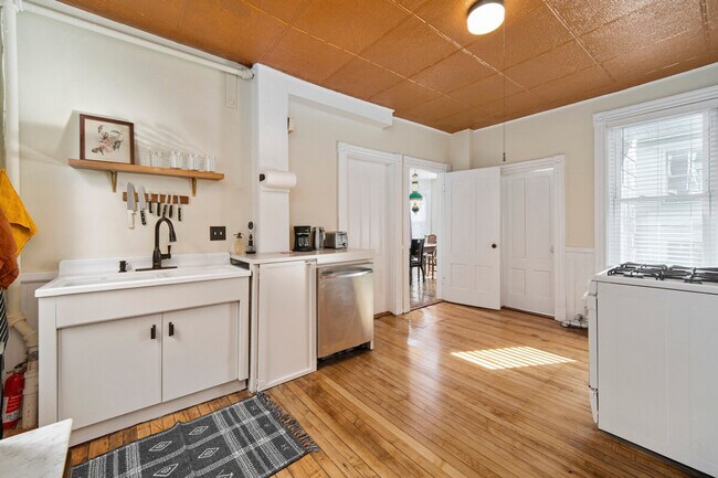 Building Photo - 53 Prescott St