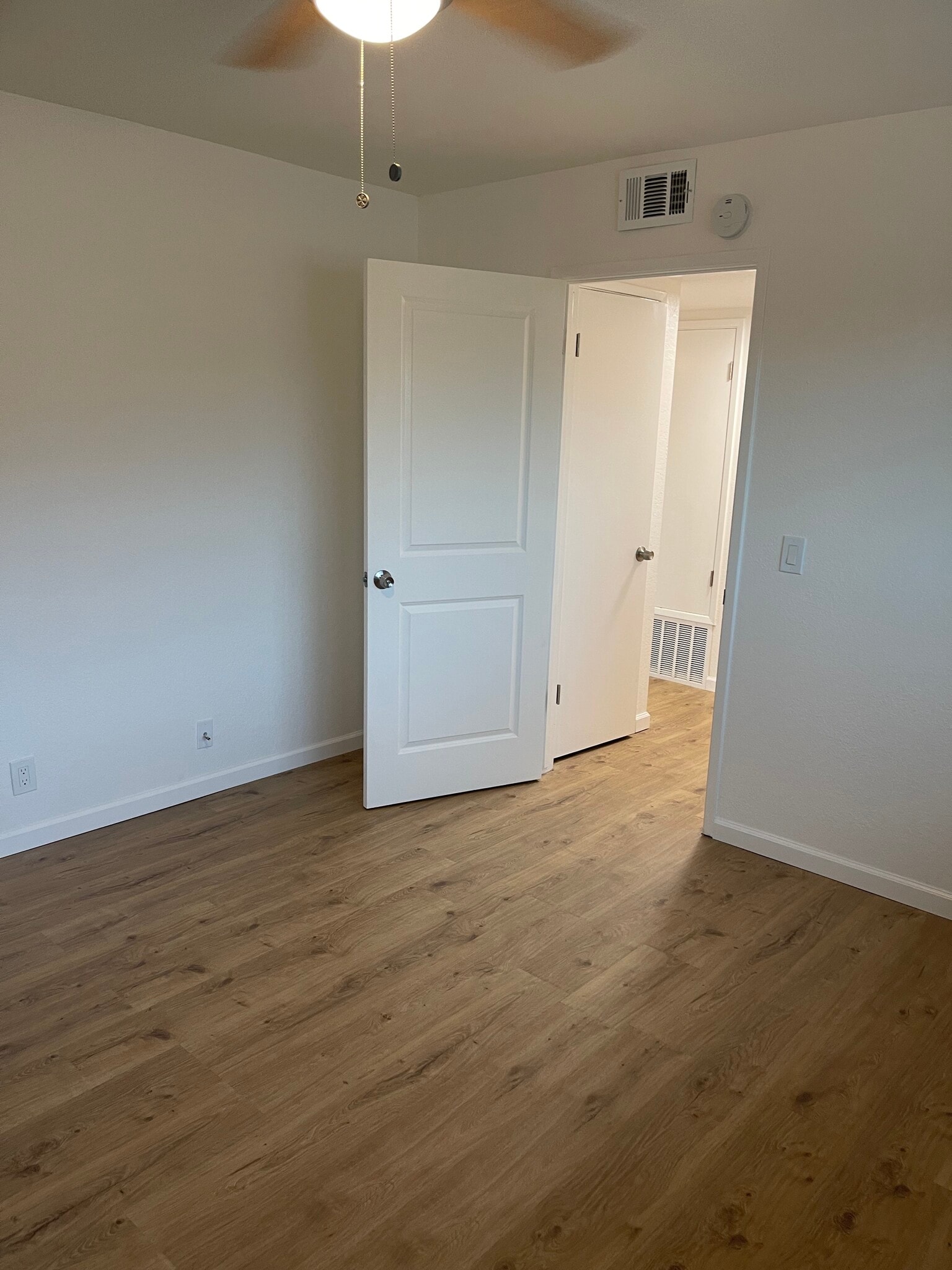 Master Bedroom - 1265 Manchester Dr