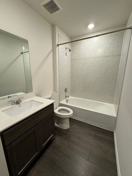 Building Photo - 912 Glover Dr