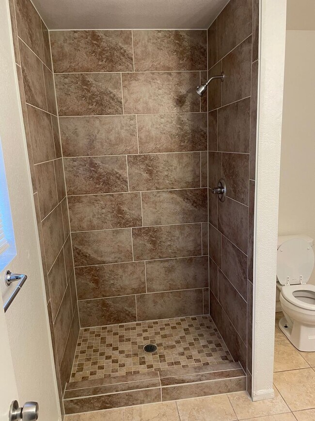 Building Photo - Charming 4-Bedroom, 3-Bathroom Home in West Greeley