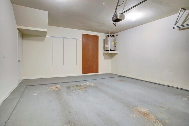 Building Photo - 9200 Westheimer Rd