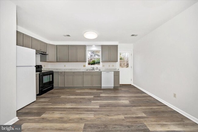 Building Photo - 1552 Crest View Ave