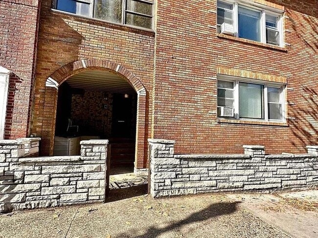 Primary Photo - 902 Washington St