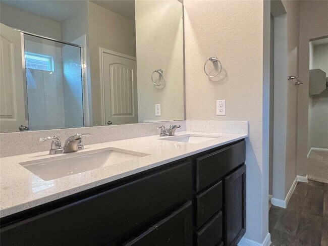 Building Photo - 13800 Cantarra Dr