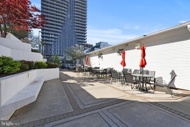Building Photo - 1530 Key Blvd