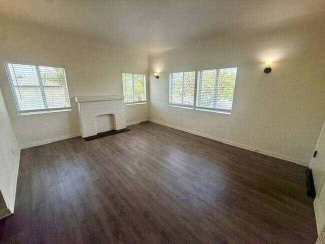 Building Photo - 1059 Mira Mar Ave.