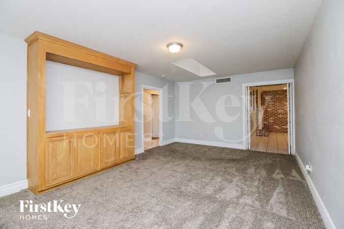 Building Photo - 2328 E Manhatton Dr