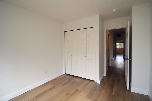 Building Photo - 8522 N Haven Ave