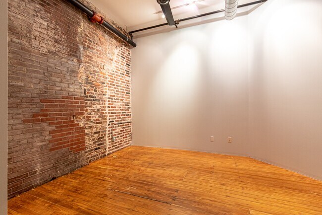 Building Photo - 2401 S 12th St