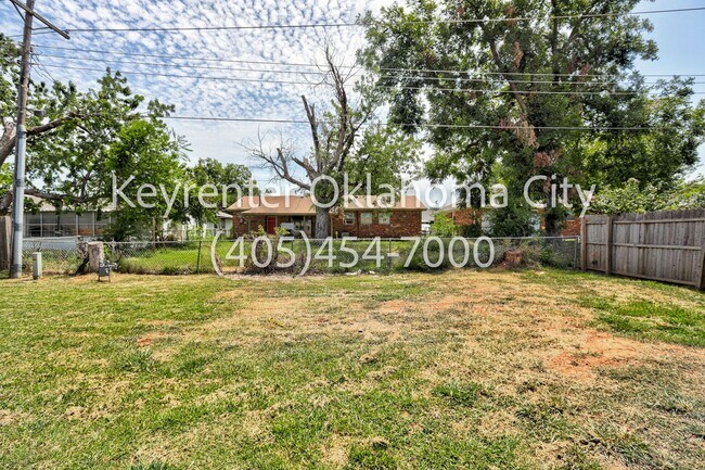 Building Photo - 10912 N Blackwelder Ave