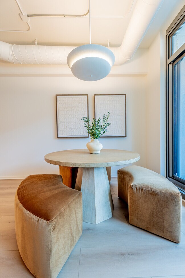 Building Photo - 240 E Illinois St