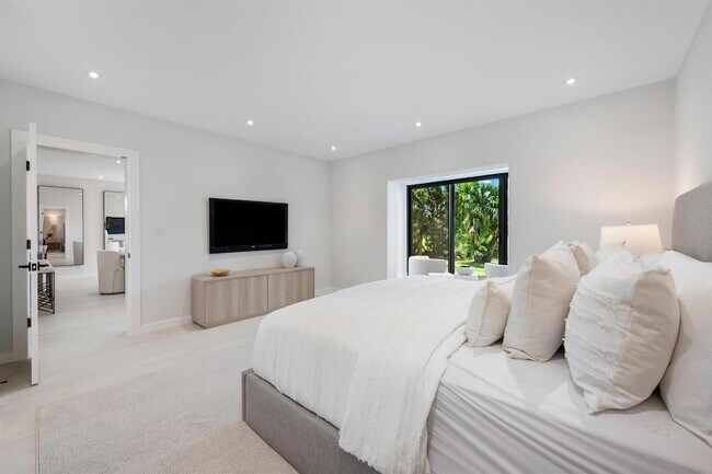 Building Photo - 800 Greensward Ct