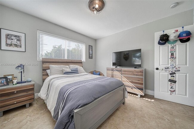 Building Photo - 10600 SW 80th Ct