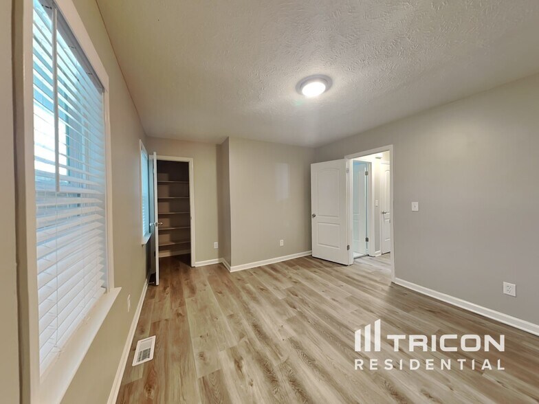 Building Photo - 5099 Marvin Dr