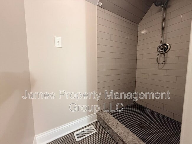 Building Photo - 2511 W Cortland St