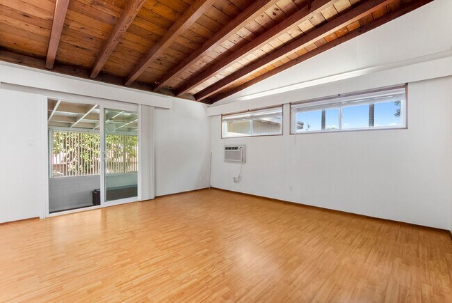 Building Photo - Large 3 Bedroom 2 Bathroom House in La Mesa!