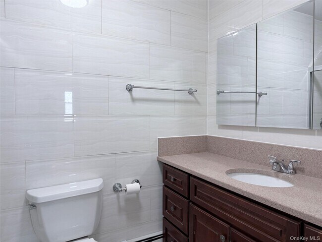 Building Photo - 14-38 144th Pl