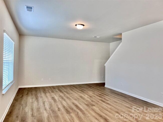 Building Photo - 1906 Gibb Xing