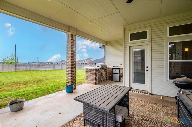 Building Photo - 8119 Green Hill Dr